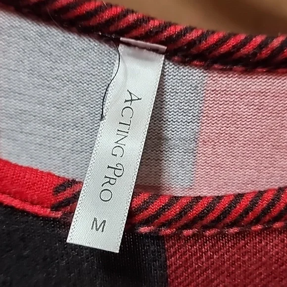 Black and Red Ling Sleeve Top - Picture 5 of 9